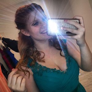 Meet your Posher, Elyssa